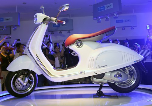 Thợ Việt tự chế xe Vespa đắt nhất Việt Nam